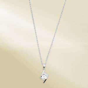 18K White Gold Flat Mariner Chain Necklace and Pendant with 1 Grainer Diamond