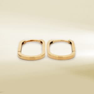18K Yellow Gold Oval Hoop Earrings